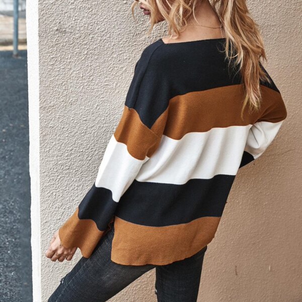 Cozy Black color block Oversized side slit sweater - Picture 4 of 4